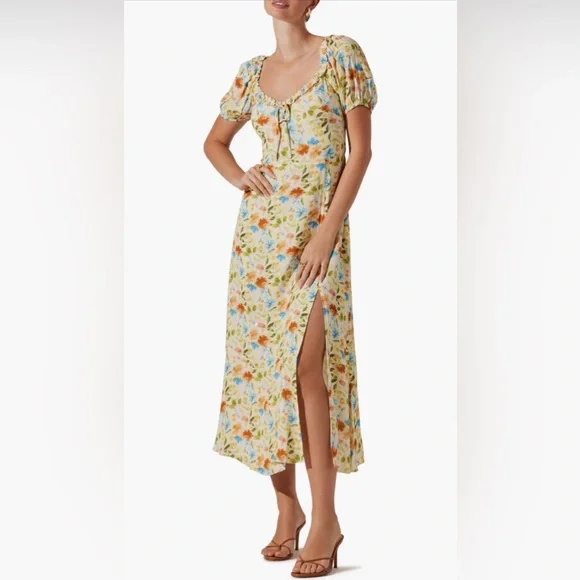 ASTR The Label NWOT Floral Puff Sleeve Midi Dress with Front Side Slit Size M - Picture 3 of 12